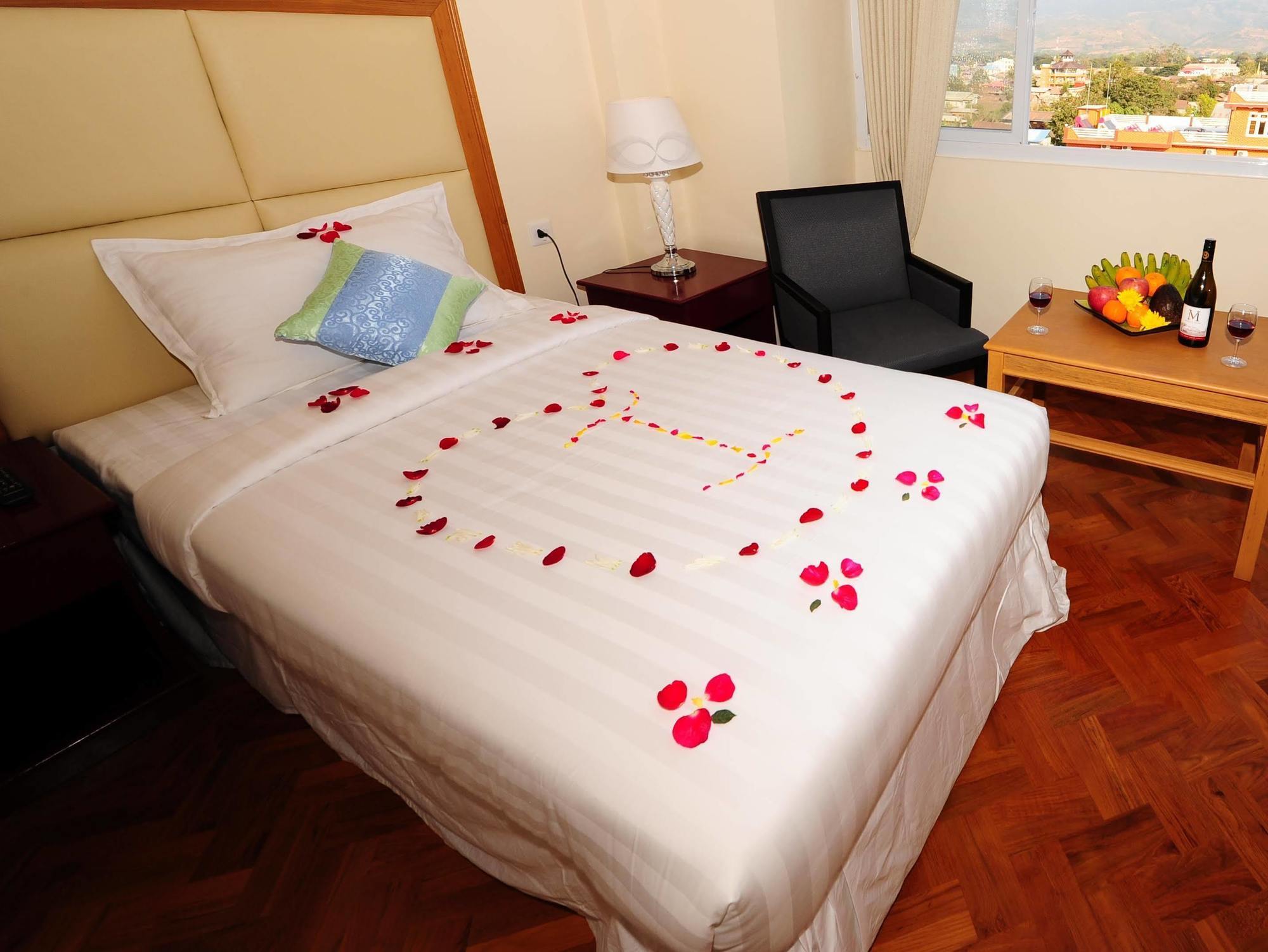 Royal Inlay Hotel Nyaung Shwe Exterior foto